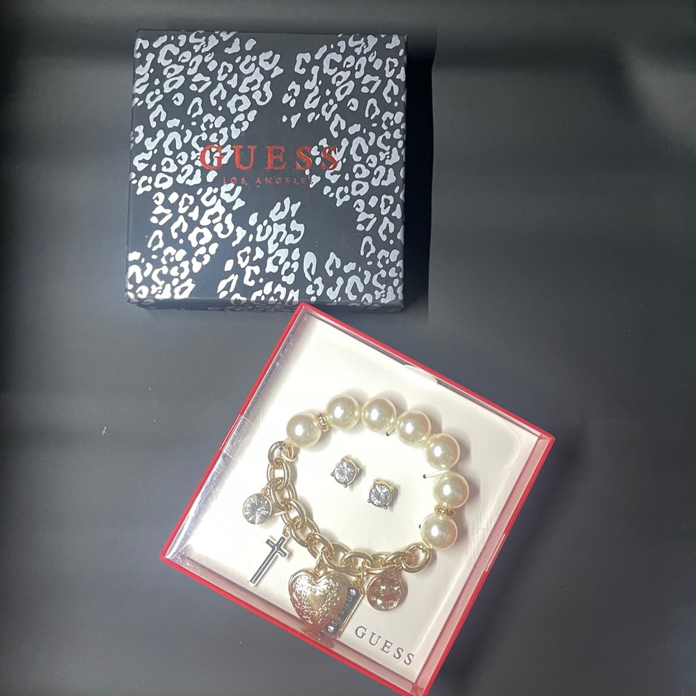 GUESS BRACELET AND EARRINGS SET NWT